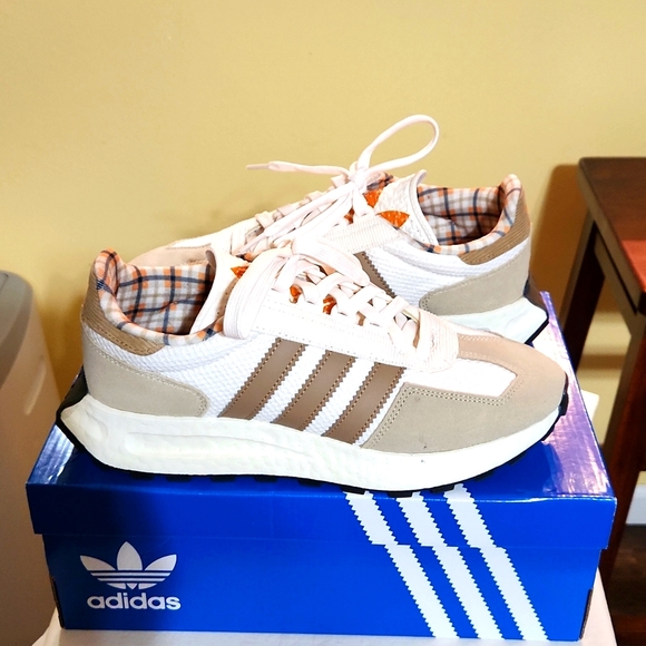 adidas Shoes - Unisex Adidas Retropy
